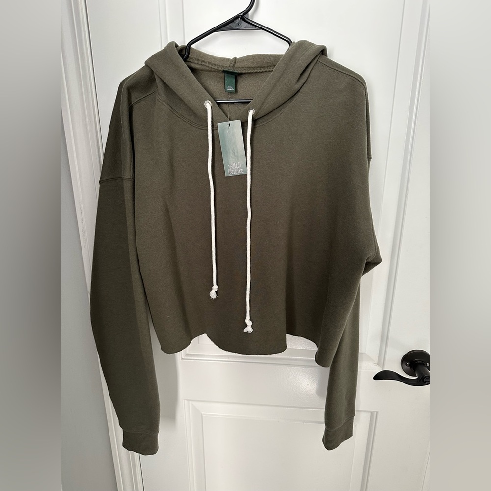 NWT. Cropped hoodie